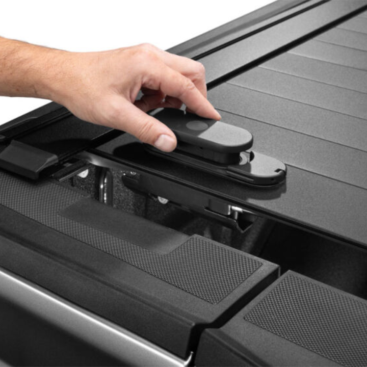 Chevrolet Silverado 2500/3500 EZ-Off Full Bed Access Retractable Tonneau Cover | Retrax