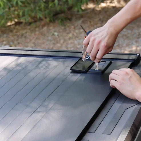 Chevrolet Colorado Basic Retractable Tonneau Cover